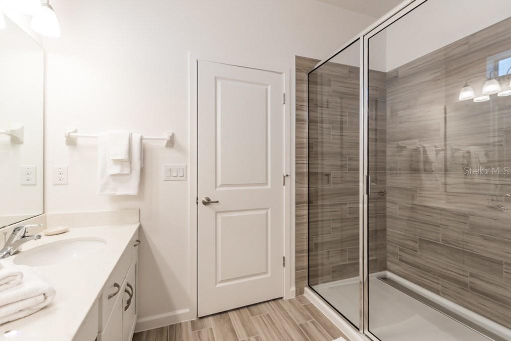 7 Sonoma Resort 10 Bed Home En-Suite Bathroom